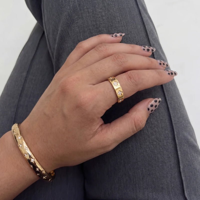 Anillo Trébol - Alianza Pavé Circonita Oro