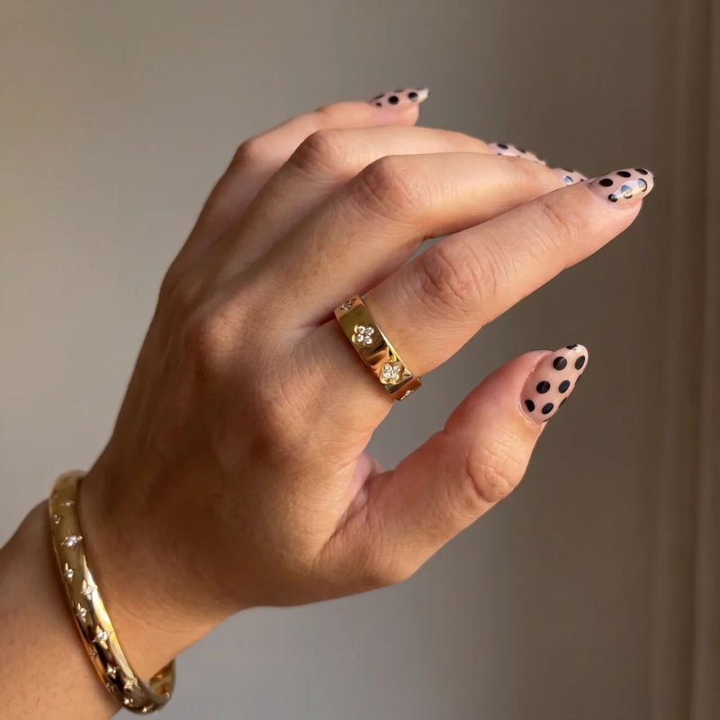 Anillo Trébol - Alianza Pavé Circonita Oro