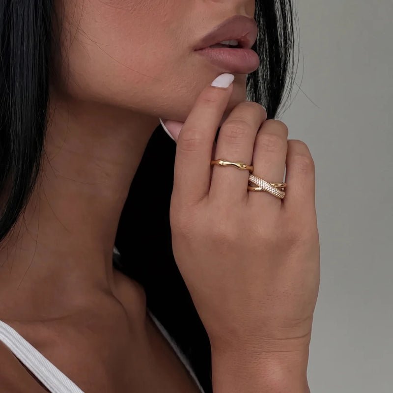Anillo Onda Orgánica - Alianza Apilable Oro